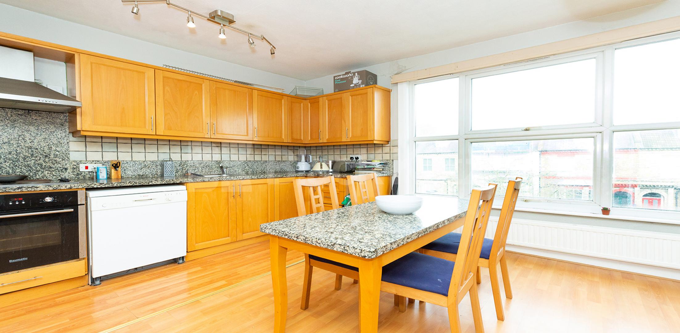 			TOP FLOOR OF A PERIOD CONVERSION, 1 Bedroom, 1 bath, 1 reception Flat			 Regina Road, STROUD GREEN